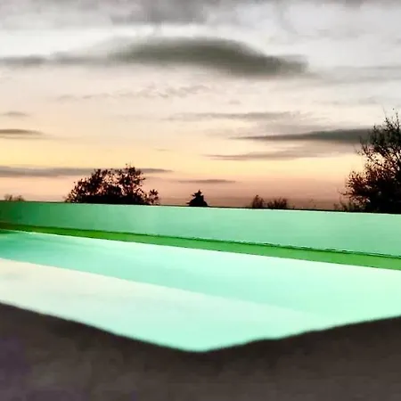 Nocashouse Lousa Hébergement de vacances *